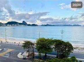 Apartamento avenida atlantica Predio em frente ao mar